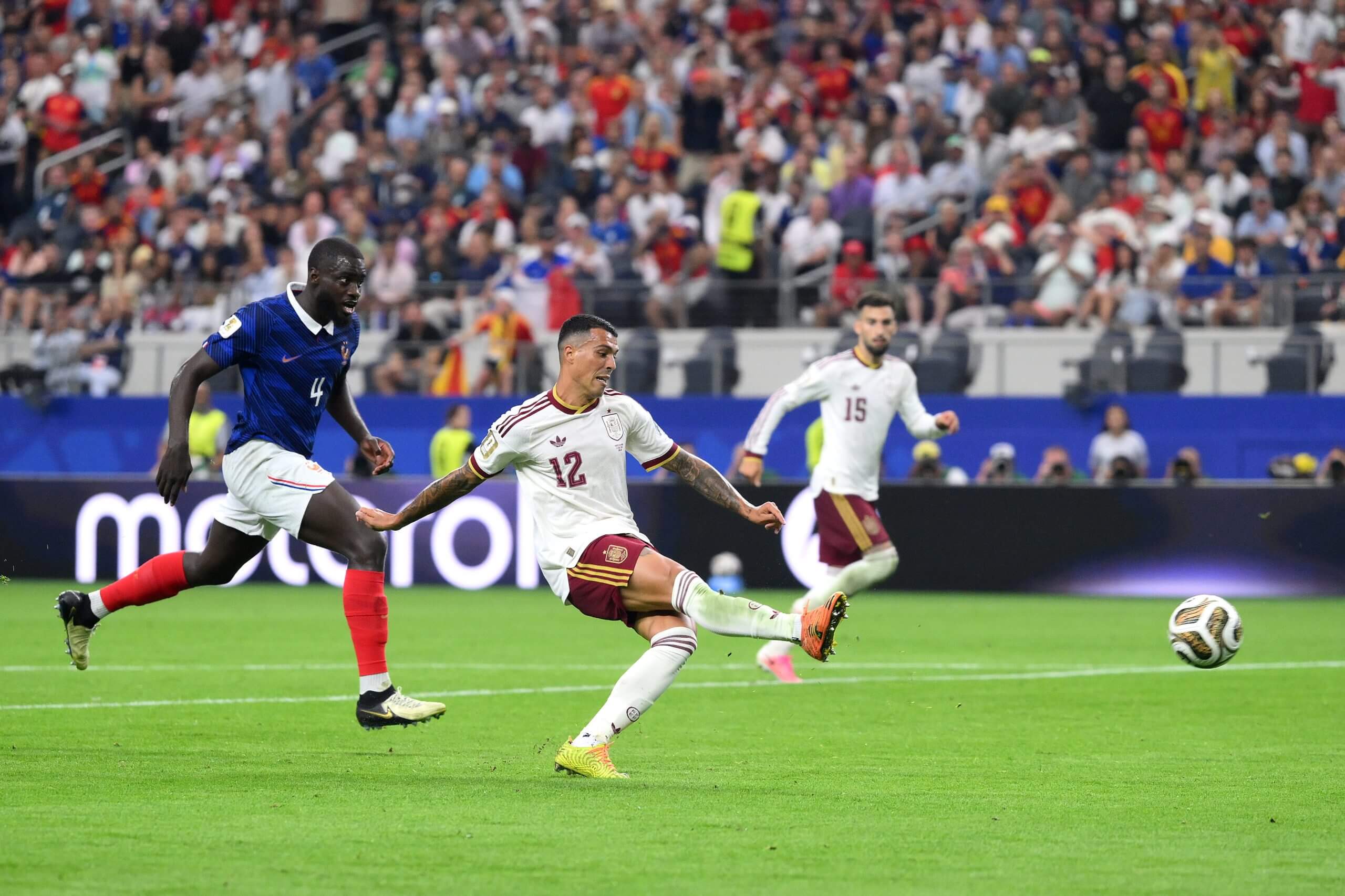 Vì sao chung kết World Cup là cuộc đối đầu giữa chủ nghĩa cá nhân (Lionel Messi) và sức mạnh tập thể (Tây Ban Nha) 2 Vì sao chung kết World Cup là cuộc đối đầu giữa chủ nghĩa cá nhân (Lionel Messi) và sức mạnh tập thể (Tây Ban Nha) 2