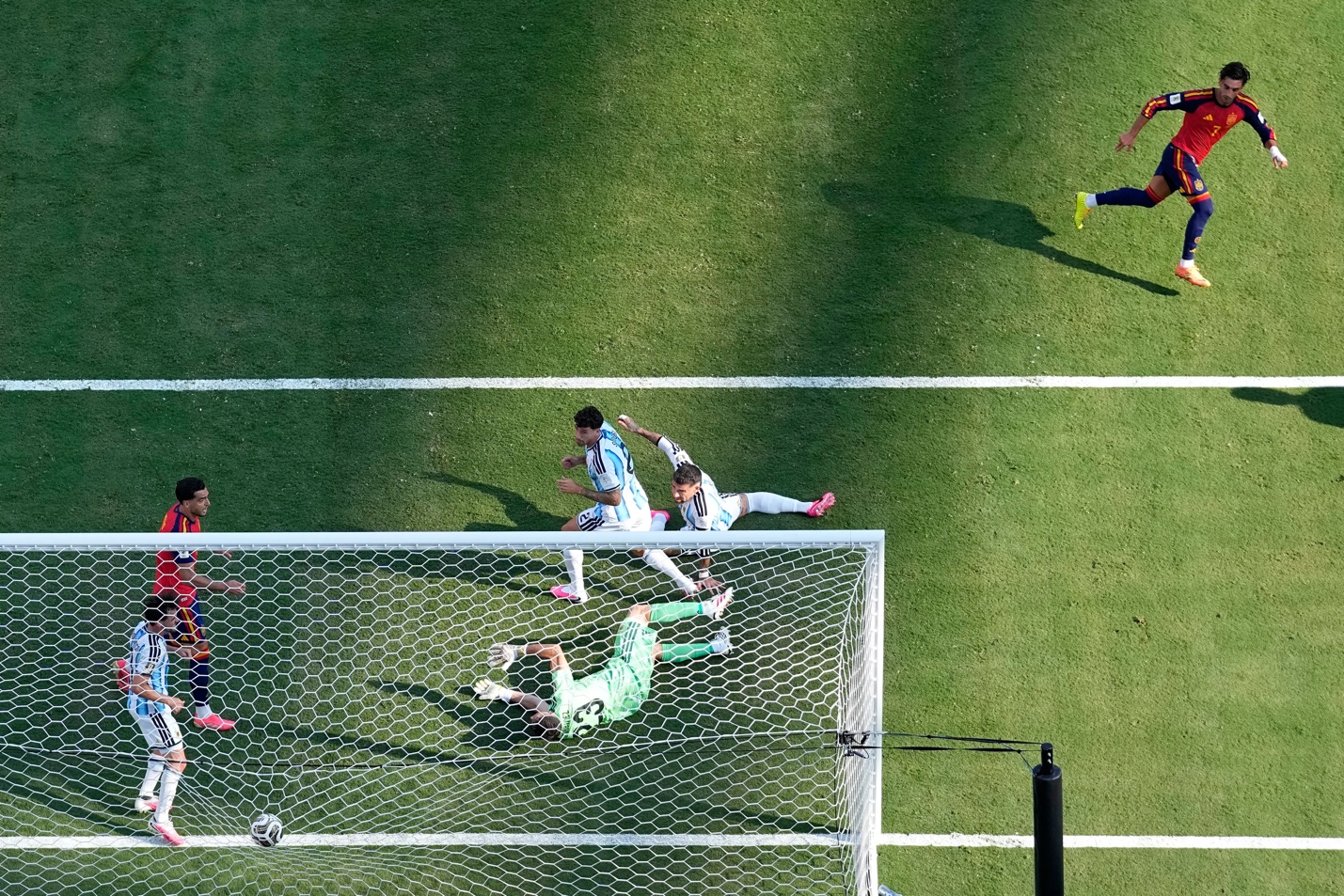 Cú ra chân thay đổi số phận của Ferran Torres 4 Cú ra chân thay đổi số phận của Ferran Torres 4