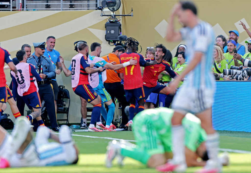 Cám ơn De la Fuente vì đã đưa Tiki-taka trở lại với hào quang rực rỡ 3 Cám ơn De la Fuente vì đã đưa Tiki-taka trở lại với hào quang rực rỡ 3
