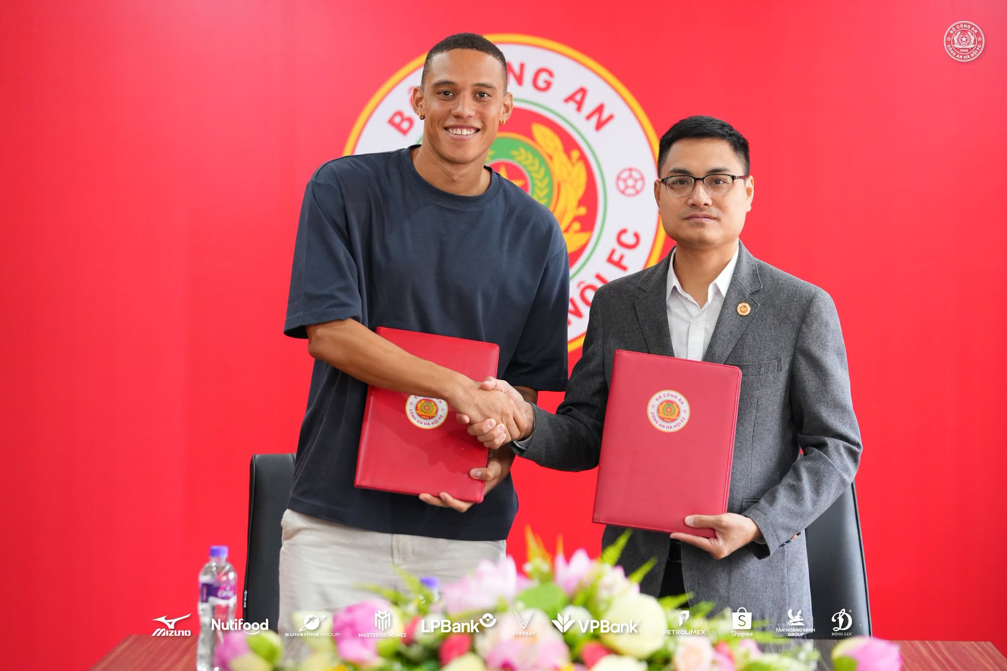 CLB Công an Hà Nội ký hợp đồng với tiền đạo Brayan Perea CLB Cong an Ha Noi ky hop dong voi tien dao Brayan Perea