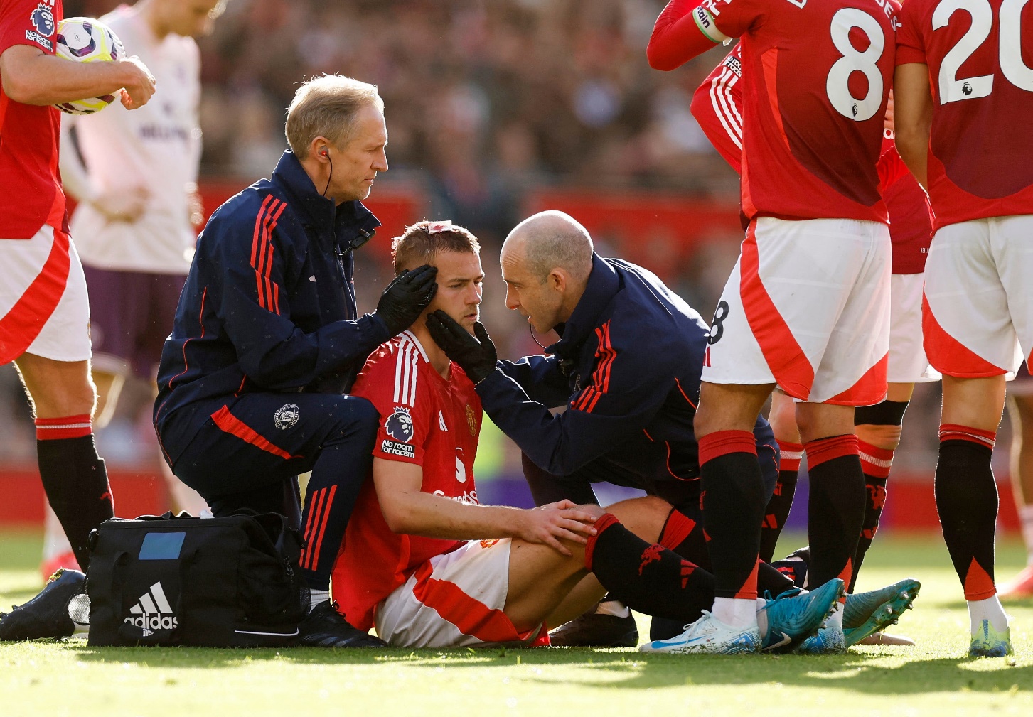 Man Utd và nỗi lo nhân sự ở vị trí trung vệ trong mùa giải mới 1 Man Utd và nỗi lo nhân sự ở vị trí trung vệ trong mùa giải mới 1
