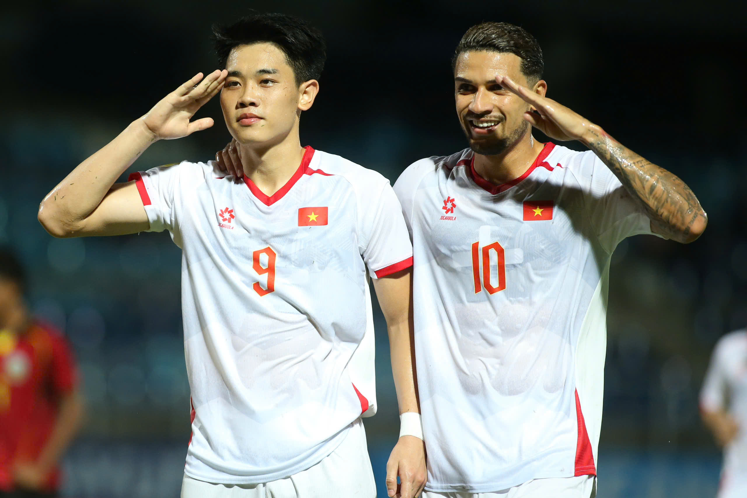 Đình Bắc rực sáng với cú hat-trick bàn thắng trong ngày chào sân ASEAN Cup 1 Đình Bắc rực sáng với cú hat-trick bàn thắng trong ngày chào sân ASEAN Cup 1