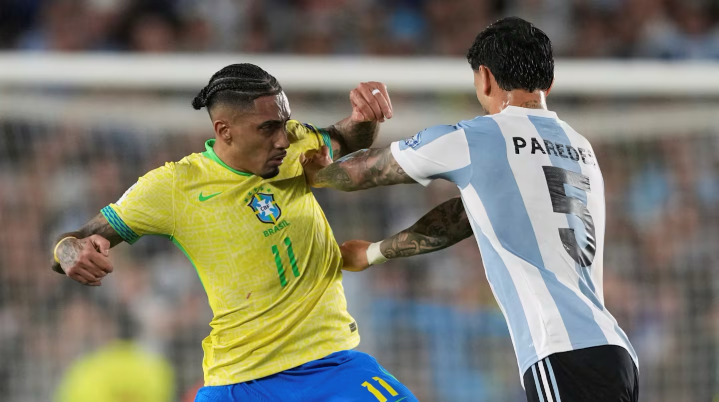 Những lần Leandro Paredes mất kiểm soát và châm ngòi hỗn chiến 4 Những lần Leandro Paredes mất kiểm soát và châm ngòi hỗn chiến 4