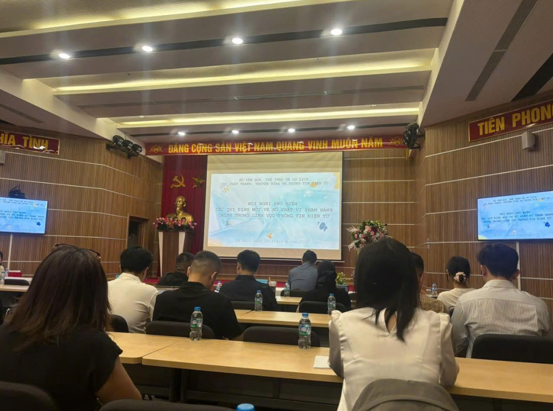 Hội nghị phổ biến các quy định mới về xử phạt vi phạm hành chính Hội nghị phổ biến các quy định mới về xử phạt vi phạm hành chính
