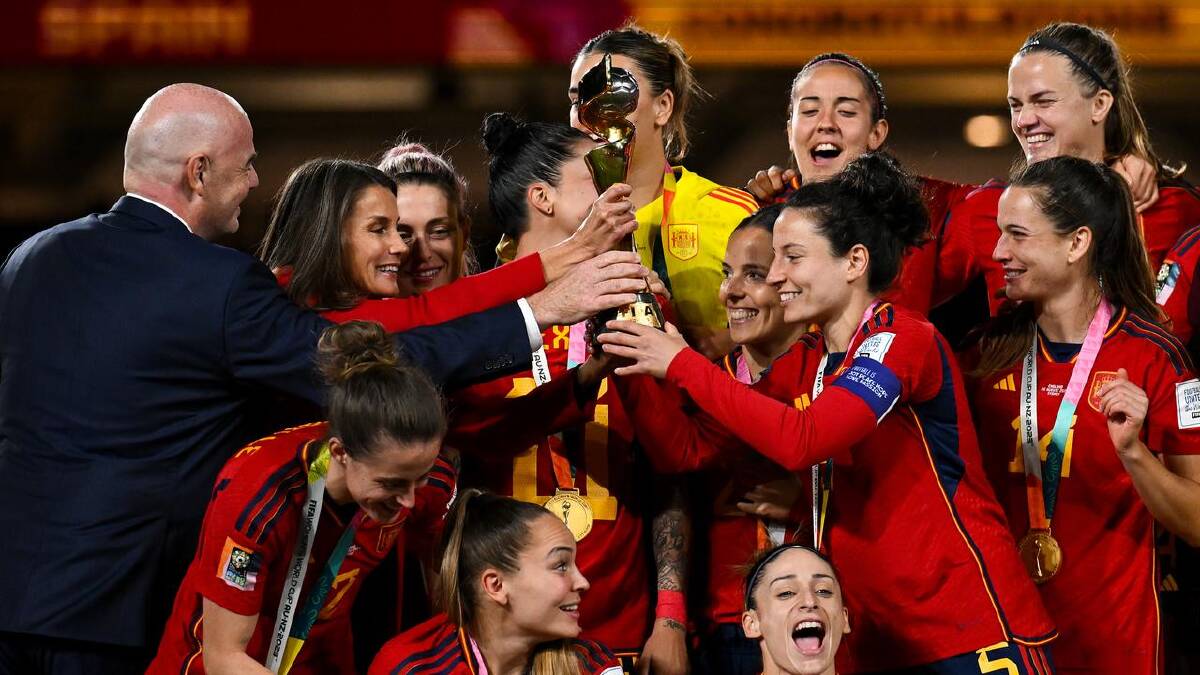 Cuộc chiến tiềnquyền giữa FIFA và UEFA 2