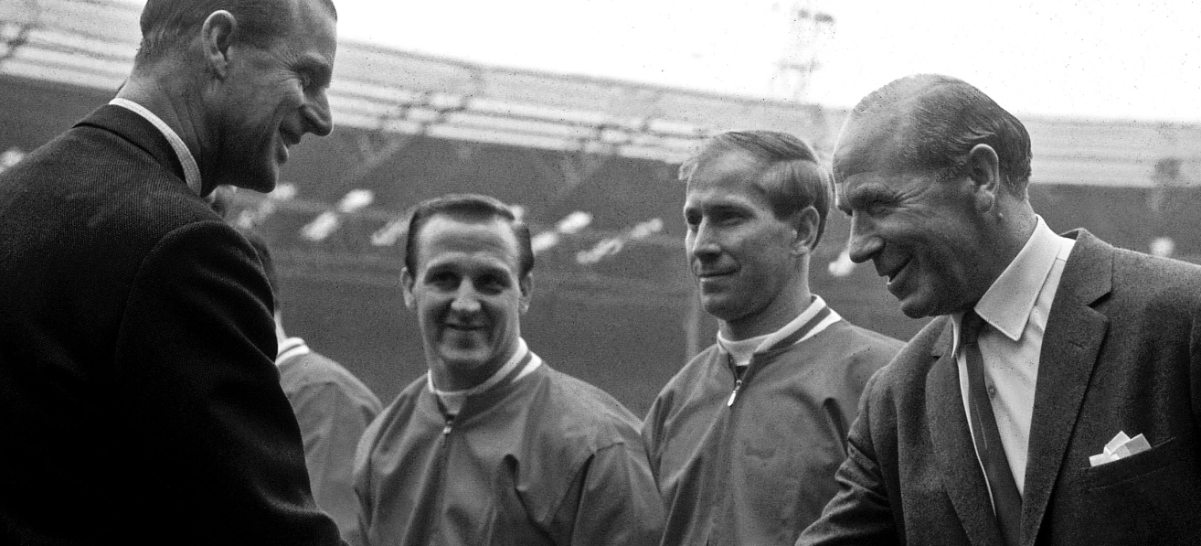 Giải mã Dòng máu Quỷ (Phần 2) Sir Bobby Charlton - Gạch nối kiêu hùng 2