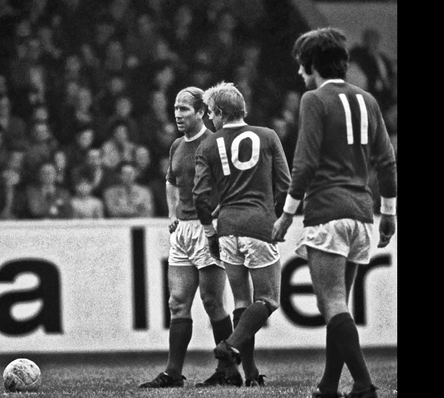 Giải mã Dòng máu Quỷ (Phần 2) Sir Bobby Charlton - Gạch nối kiêu hùng 5