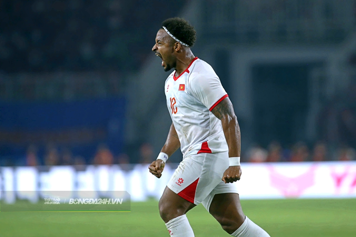 Cận cảnh màn ăn mừng đầy ngạo nghễ của Hai Long 6 Cận cảnh màn ăn mừng đầy ngạo nghễ của Hai Long 6