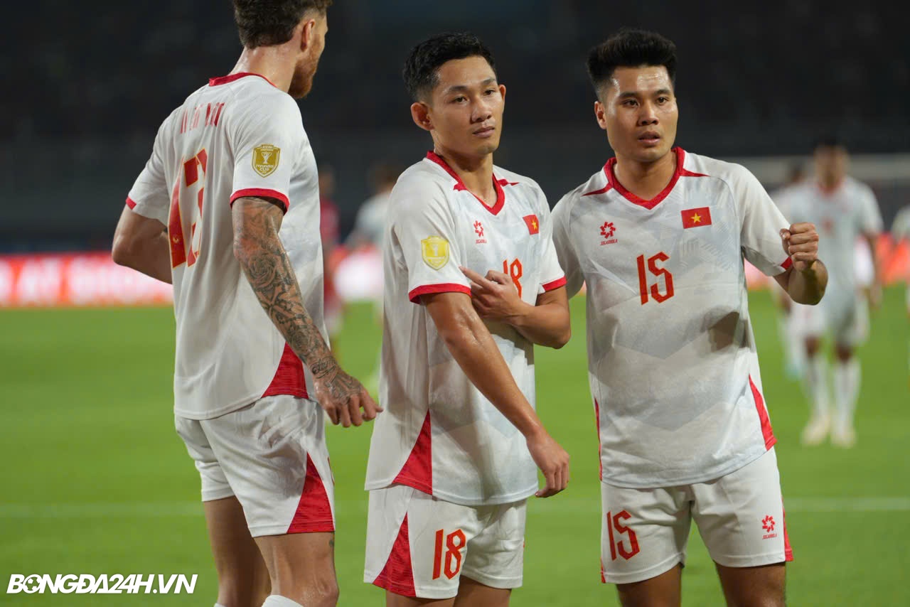 ĐT Việt Nam Hiên ngang trong sự khiêm nhường 1