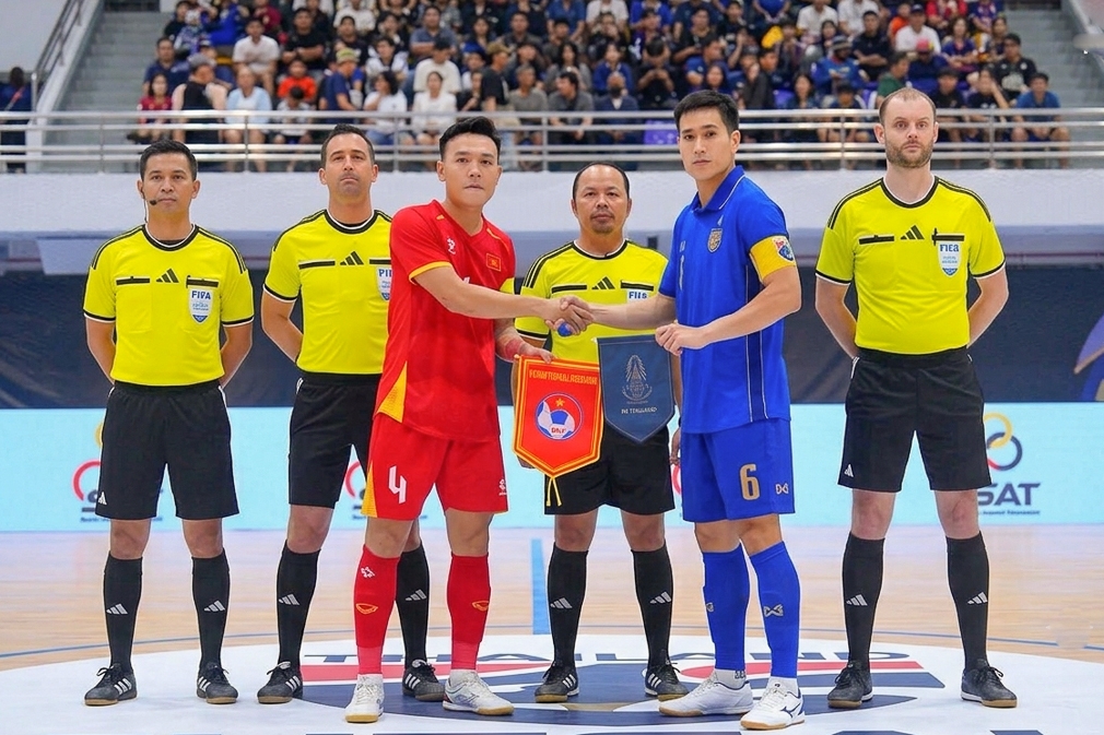 dT futsal Viet Nam cam hoa Thai Lan du bi dan 3 ban