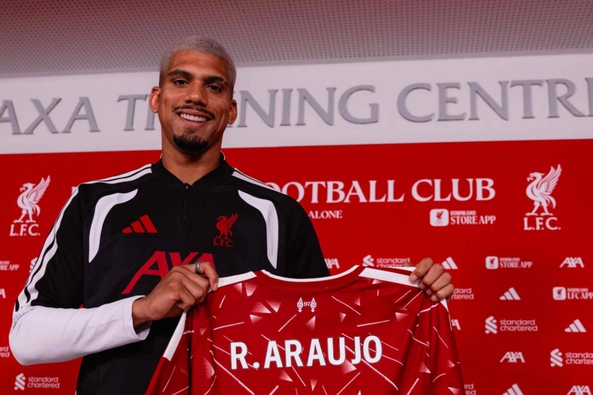 Ronald Araujo gia nhap Liverpool