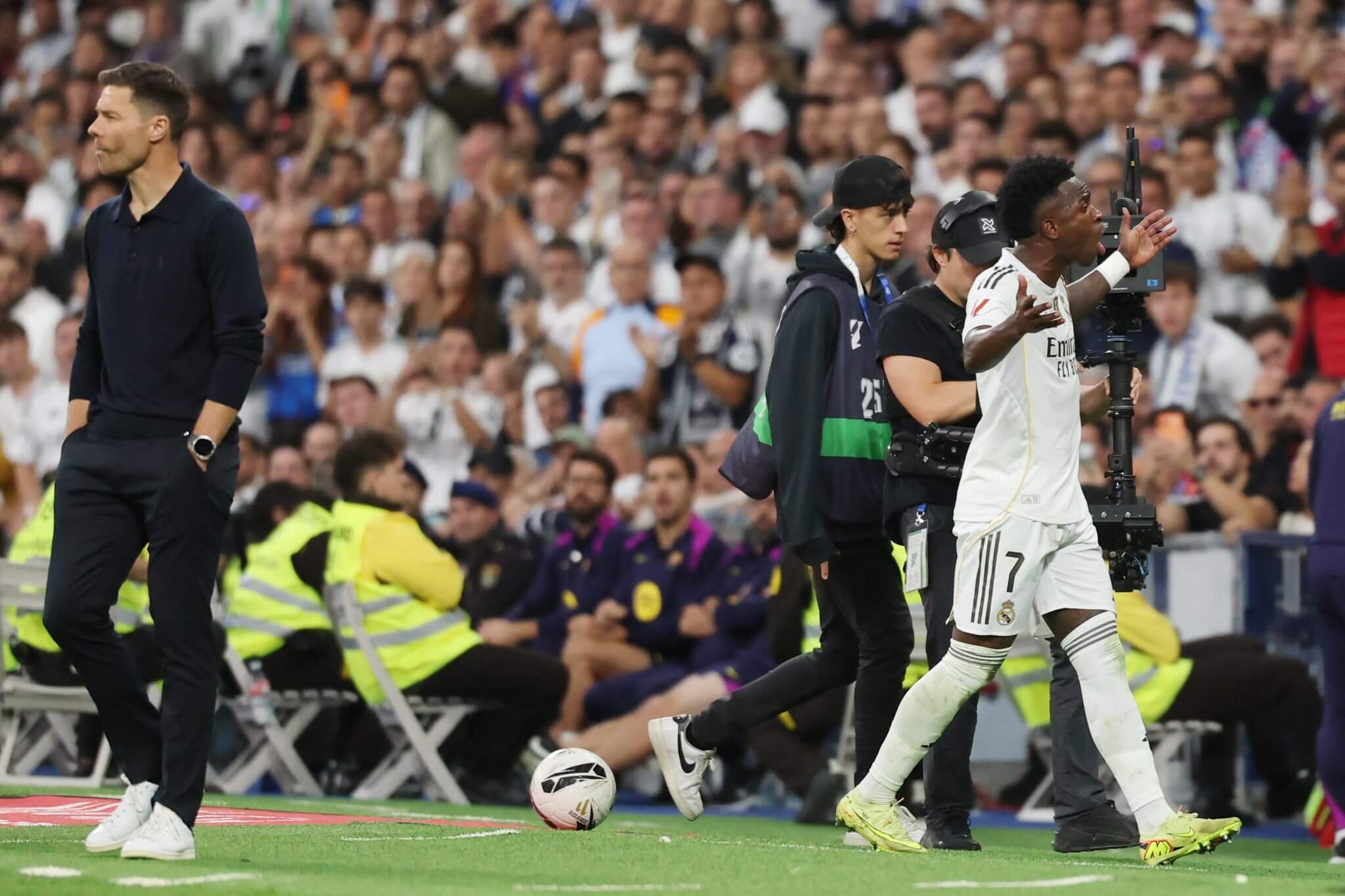 Toàn cảnh thương vụ gia hạn của Vinicius Jr với Real Madrid - Arsenal đã gần Vinicius như thế nào 2 Toàn cảnh thương vụ gia hạn của Vinicius Jr với Real Madrid - Arsenal đã gần Vinicius như thế nào 2