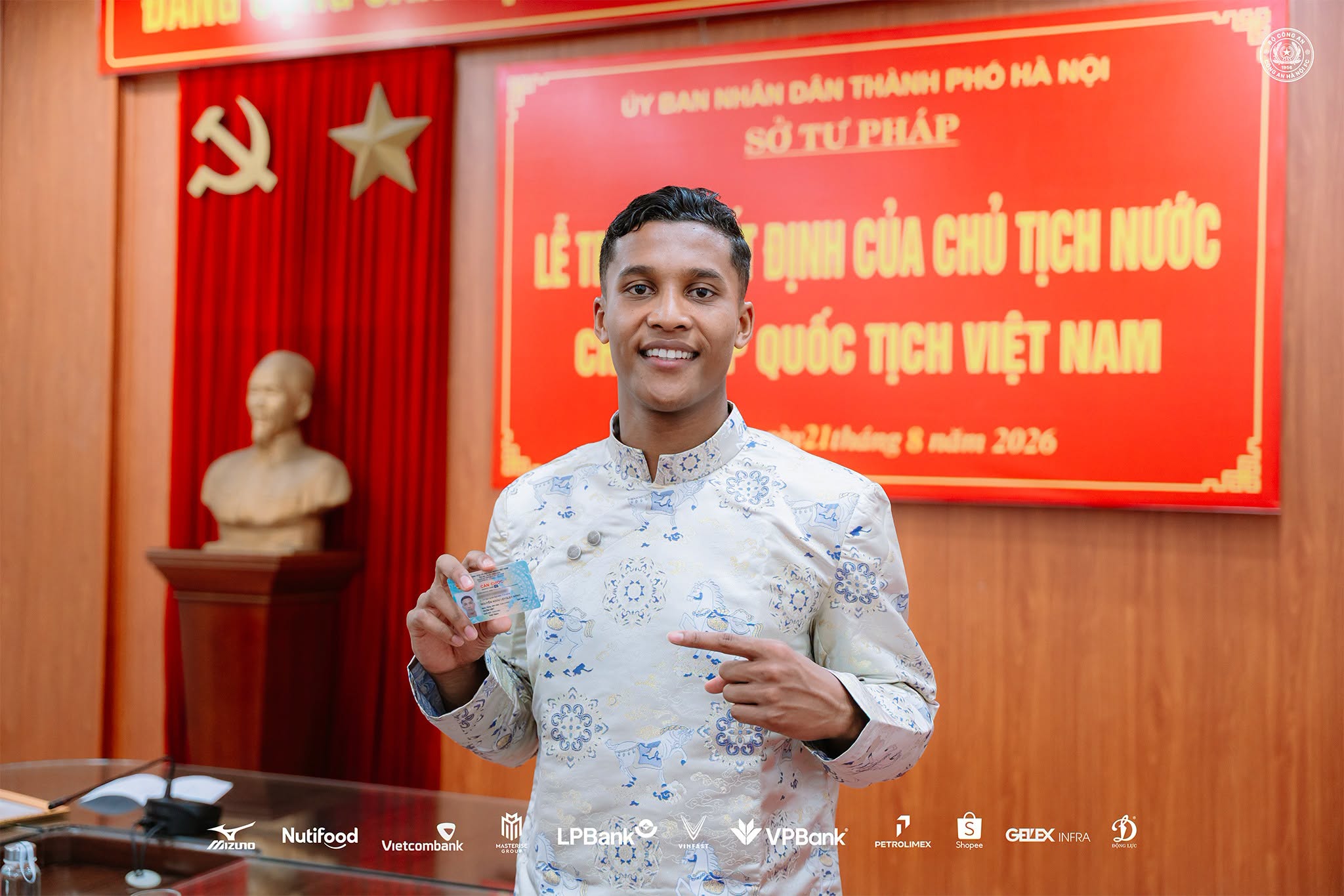 Nguyen Adou Leygley Minh nhan quyet dinh tro thanh cong dan Viet Nam