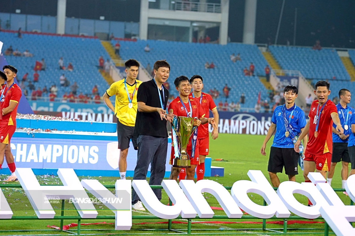 HLV Kim Sang Sik dT Viet Nam 26/8