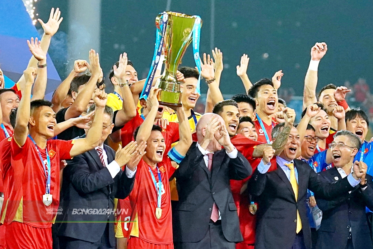 Quang Hải nhận cúp từ Chủ tịch FIFA, hướng đến chinh phục mục tiêu mới 4
