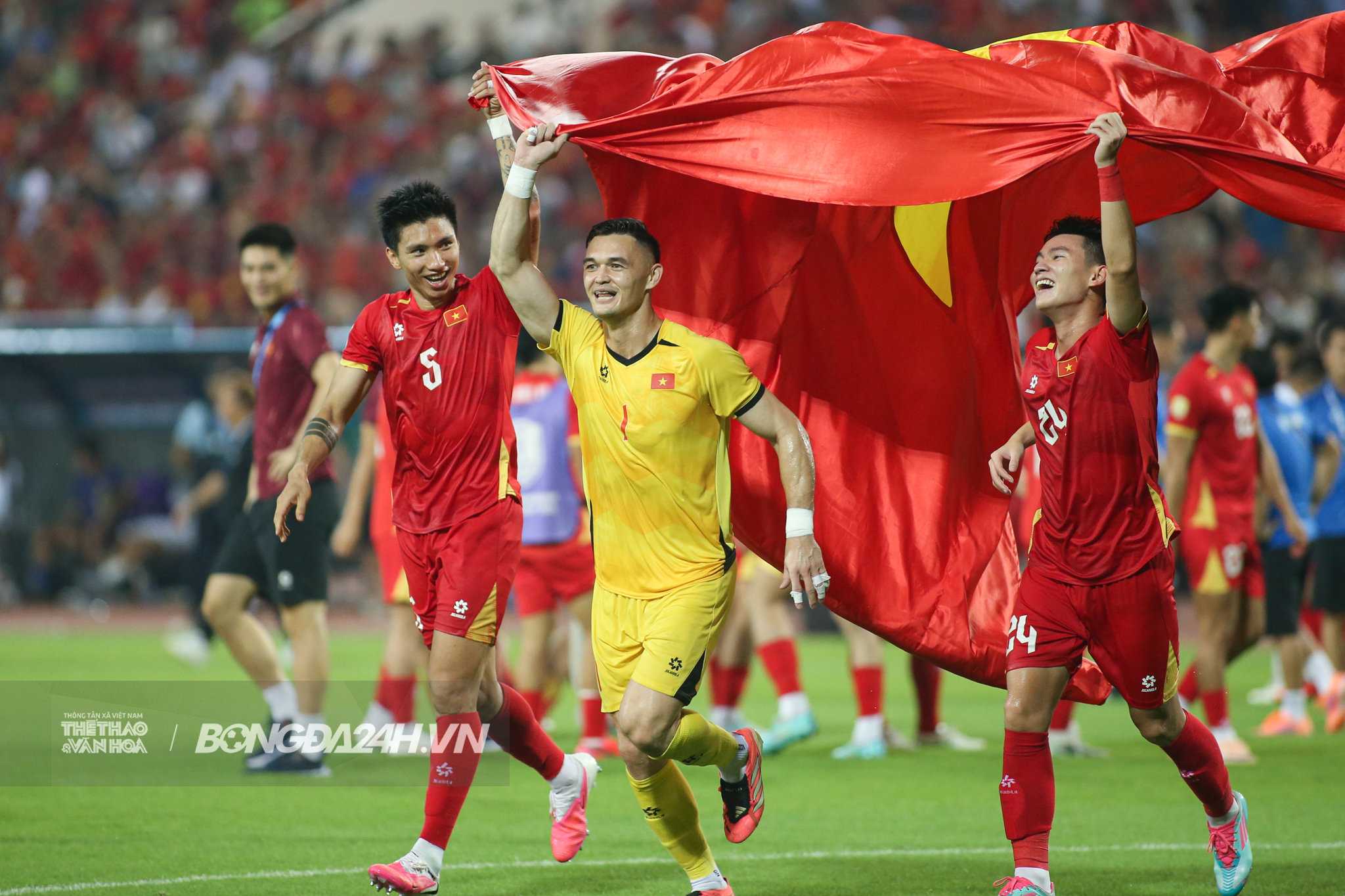 Chủ tịch FIFA ăn mừng cùng ĐT Việt Nam 3