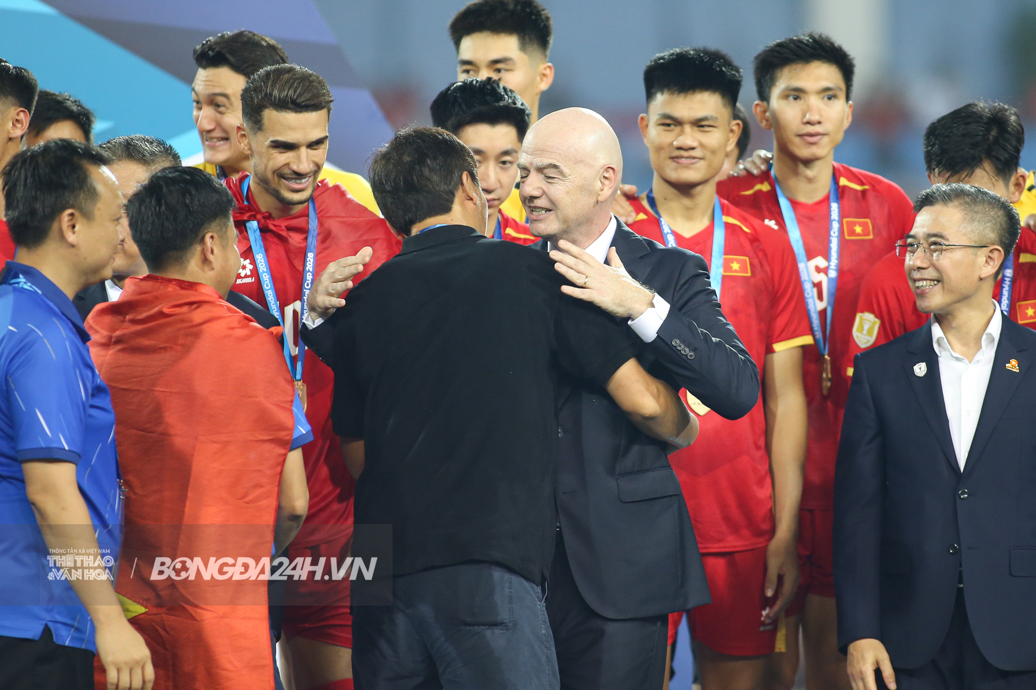 Chủ tịch FIFA ăn mừng cùng ĐT Việt Nam 5