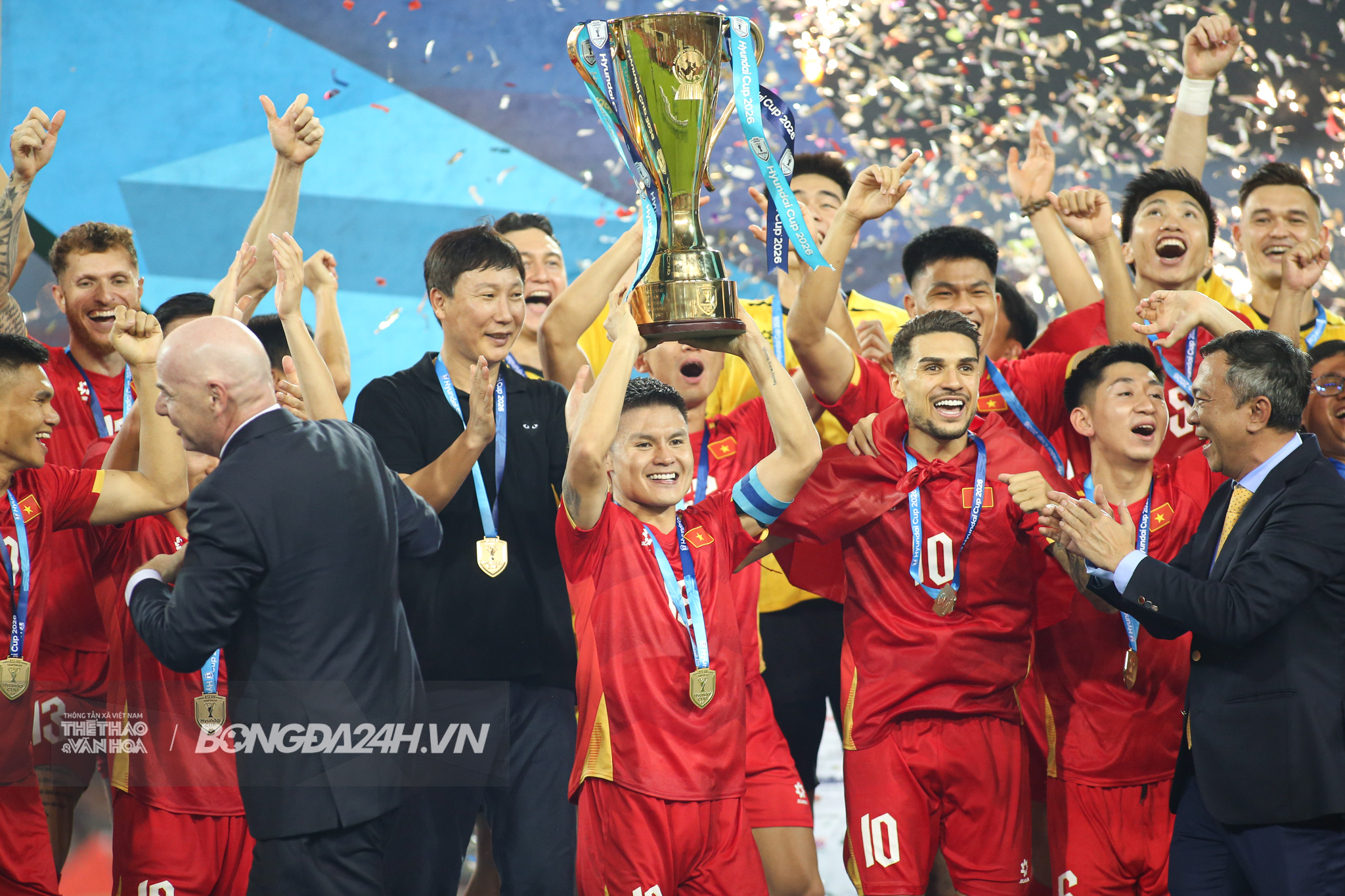 Chủ tịch FIFA ăn mừng cùng ĐT Việt Nam 8