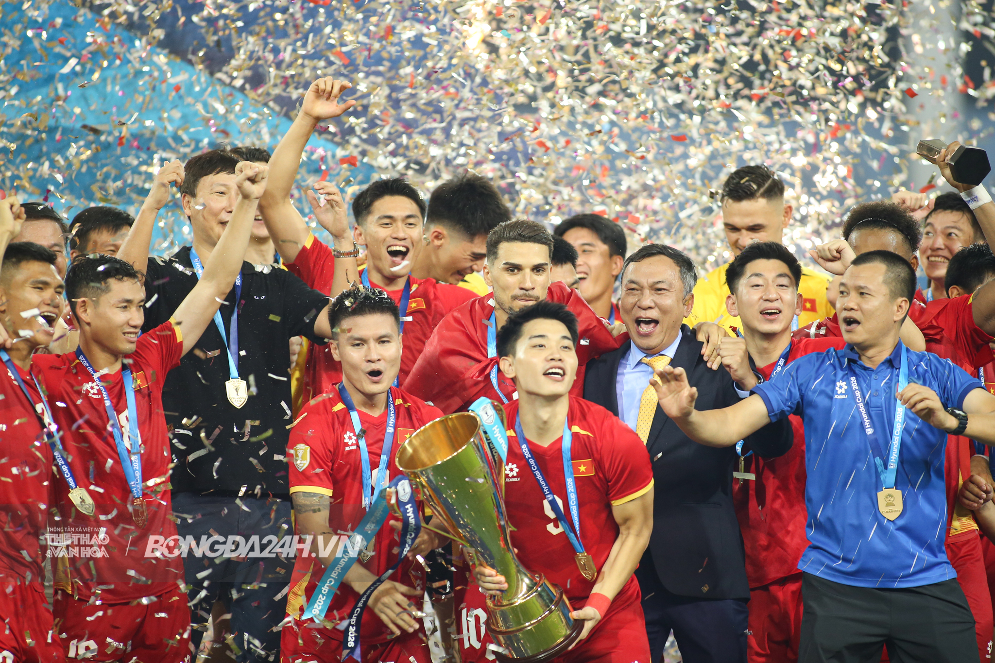 Quang Hải nhận cúp từ Chủ tịch FIFA, hướng đến chinh phục mục tiêu mới 7
