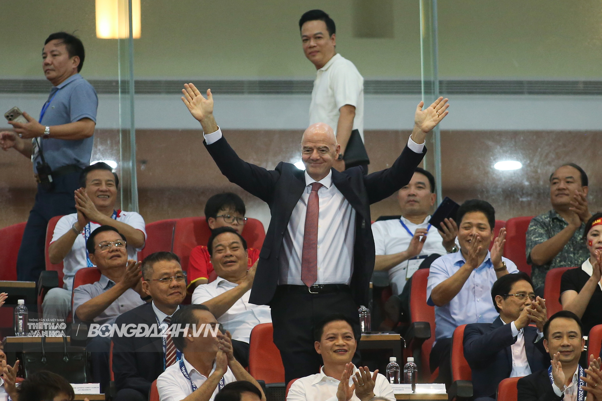Chủ tịch FIFA ăn mừng cùng ĐT Việt Nam 2