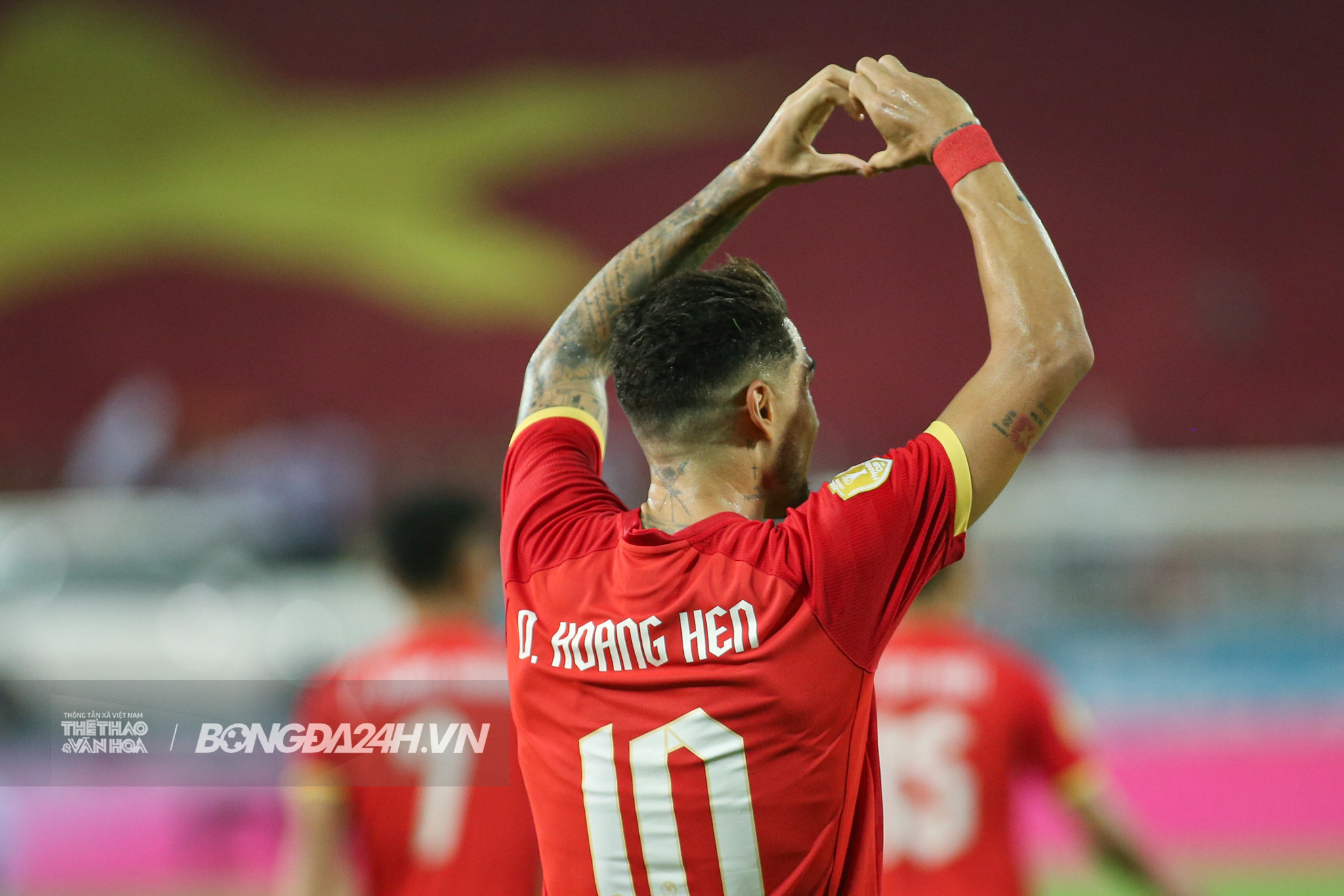 Hai pha ăn mừng hụt của Hoàng Hên và Xuân Son 5