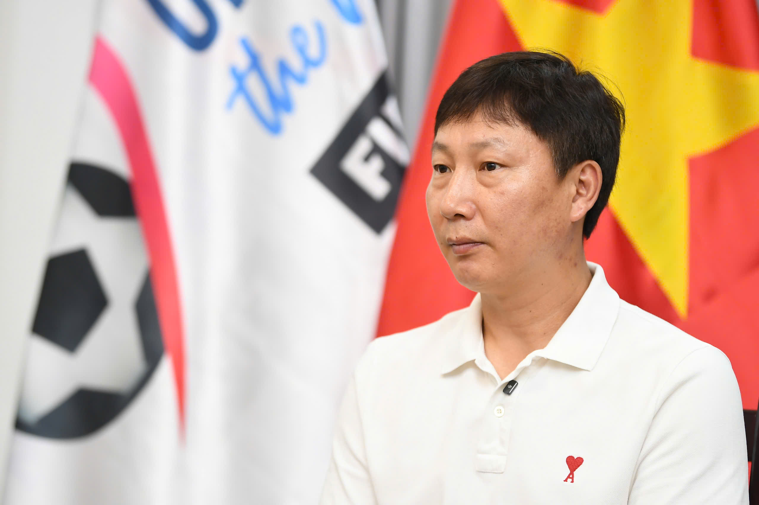 HLV Kim Sang Sik Tôi tự hỏi không biết mình có phép thuật gì không 1 HLV Kim Sang Sik Tôi tự hỏi không biết mình có phép thuật gì không 1