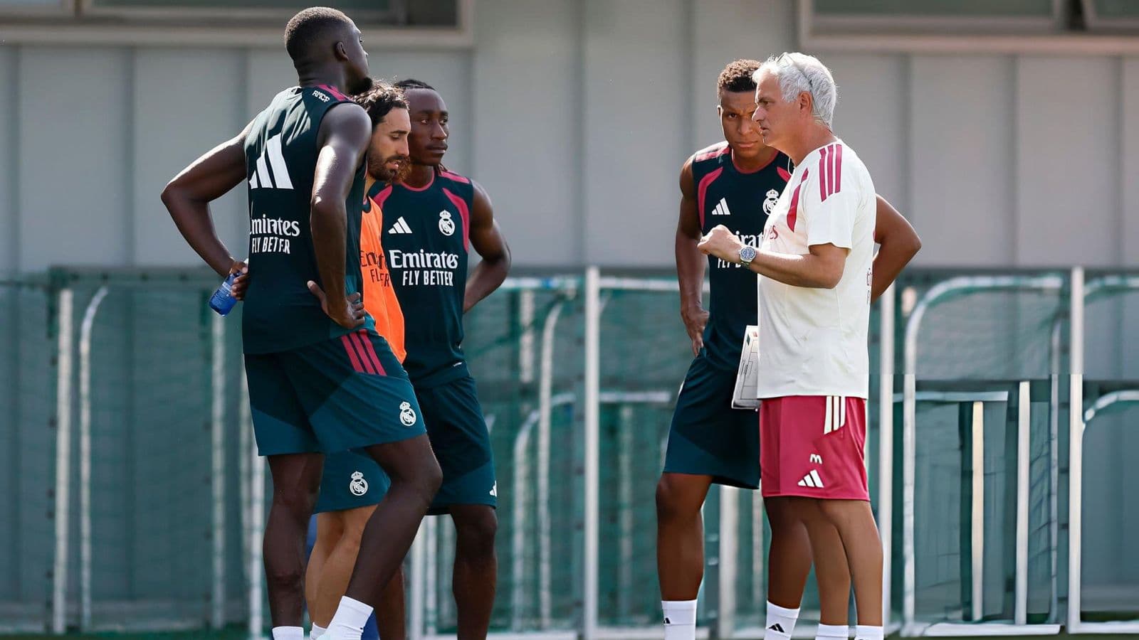 Mourinho và nghịch lý số 9 Vì sao Real Madrid không mua thêm tiền đạo 1