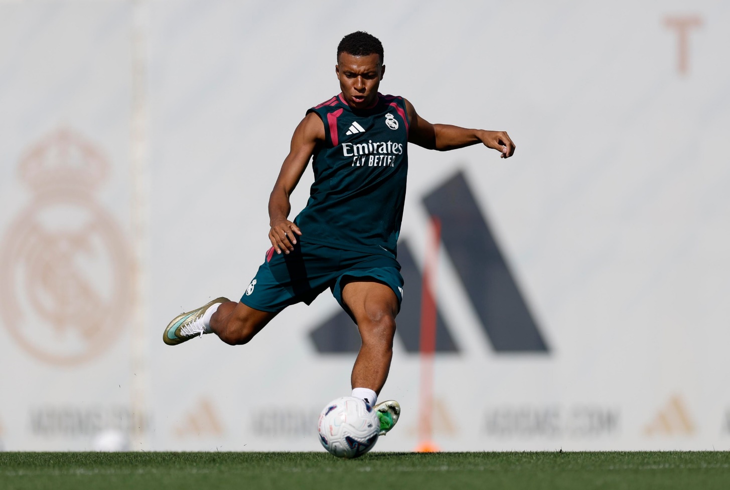 Mourinho và nghịch lý số 9 Vì sao Real Madrid không mua thêm tiền đạo 2
