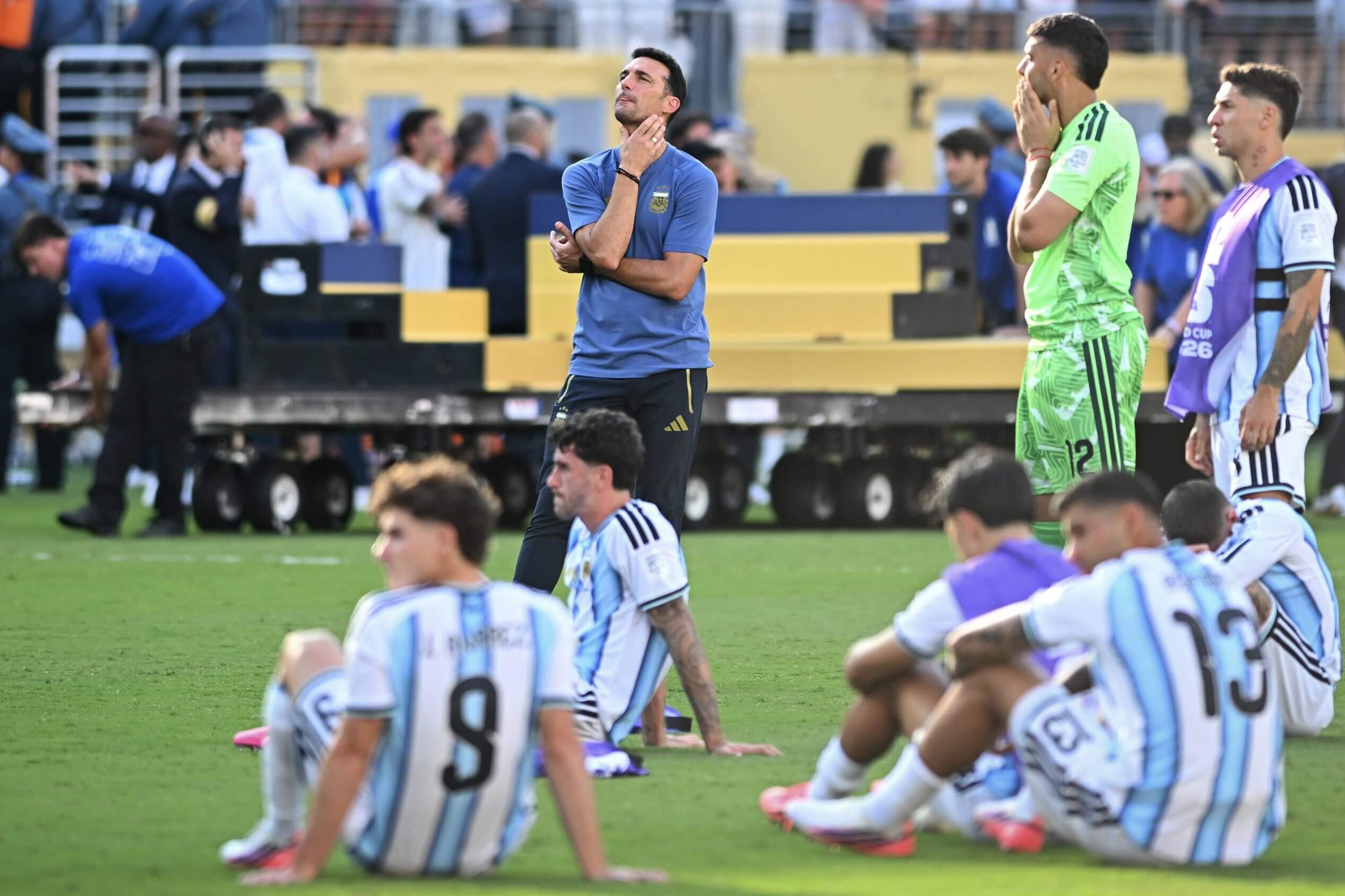 Lionel Messi và tháng nghiệt ngã nhất sự nghiệp của anh 4