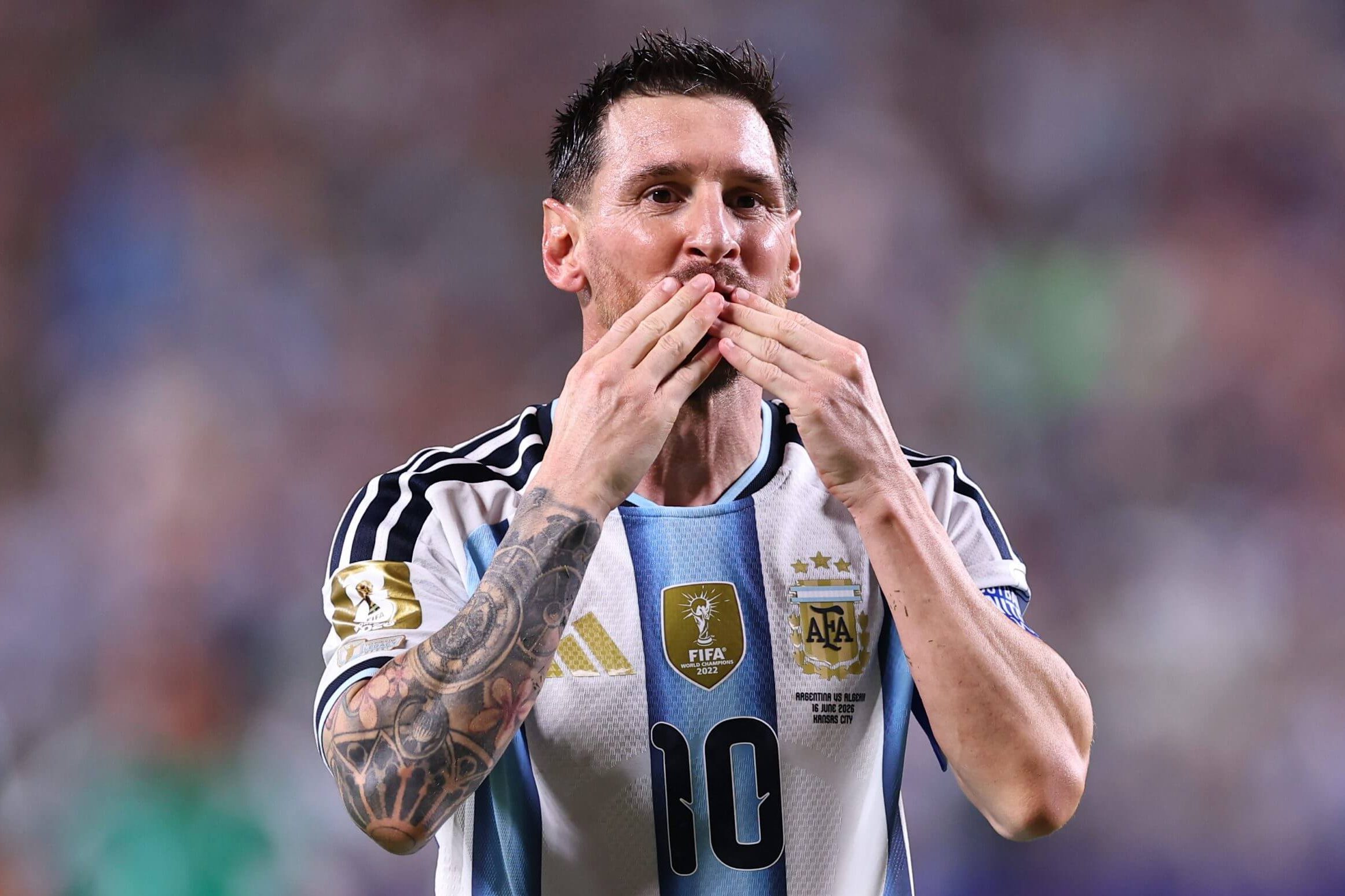 Lionel Messi và tháng nghiệt ngã nhất sự nghiệp của anh 7