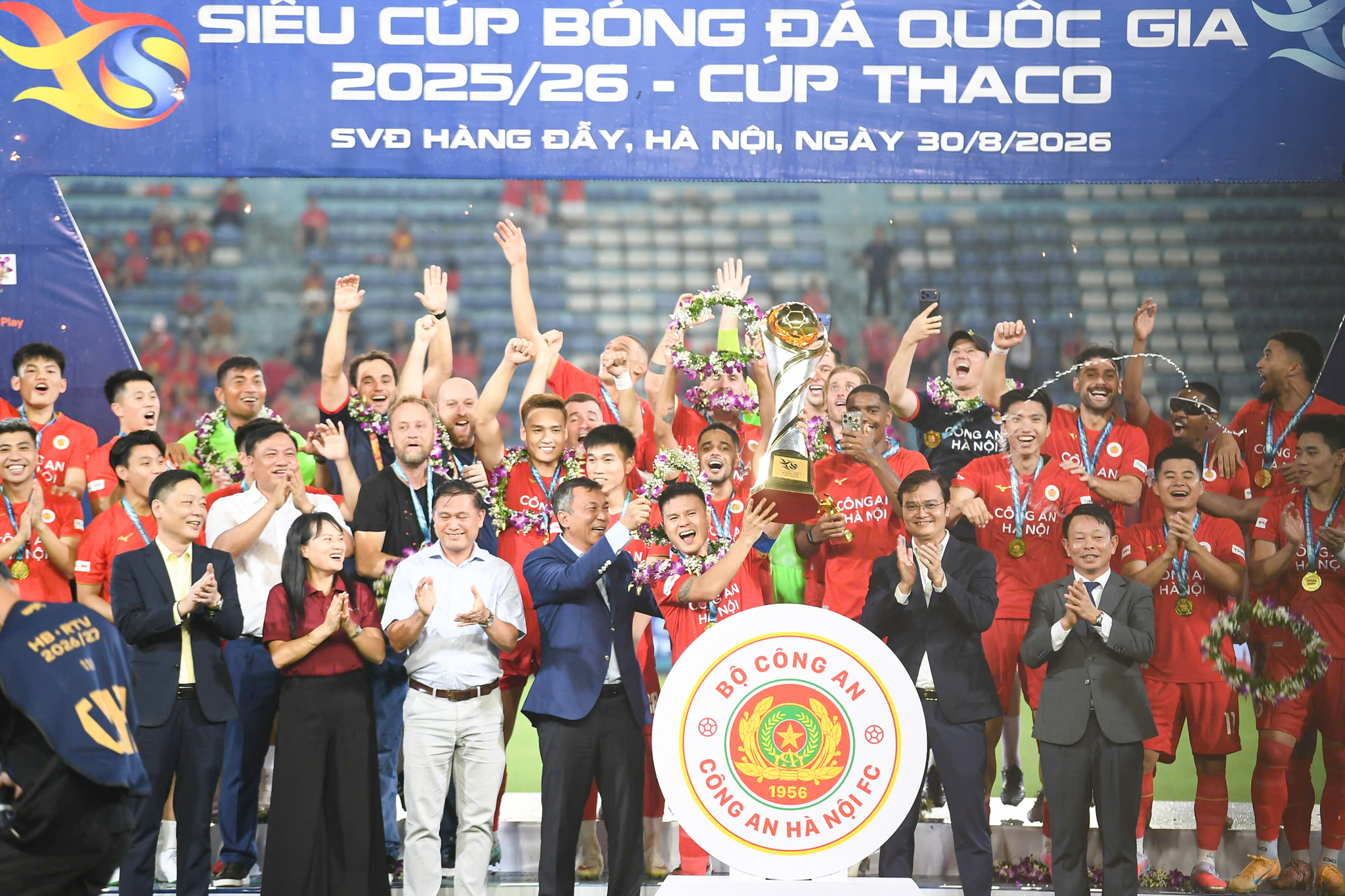 Dàn sao CAHN nối dài ngày vui, ăn mừng siêu cúp quốc gia 9 Dàn sao CAHN nối dài ngày vui, ăn mừng siêu cúp quốc gia 9