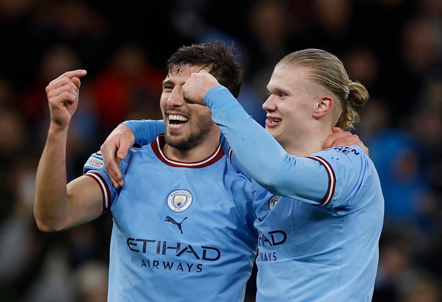 Nghệ thuật thuận mua vừa bán của Manchester City trên TTCN 2