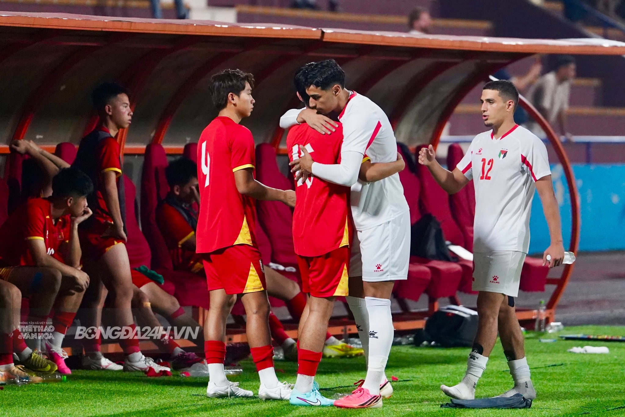 dT U20 Viet Nam thua 2 tran o vong loai chau a va can phep mau de di tiep