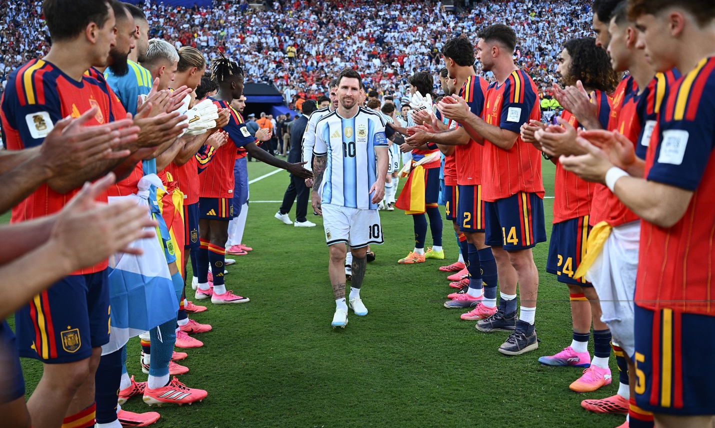 Chúng ta đều ích kỷ khi chỉ muốn Messi cứ chơi bóng mãi 1