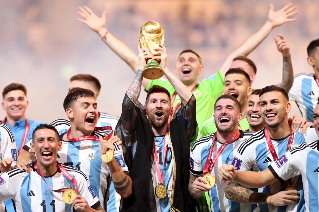 Chúng ta đều ích kỷ khi chỉ muốn Messi cứ chơi bóng mãi 4