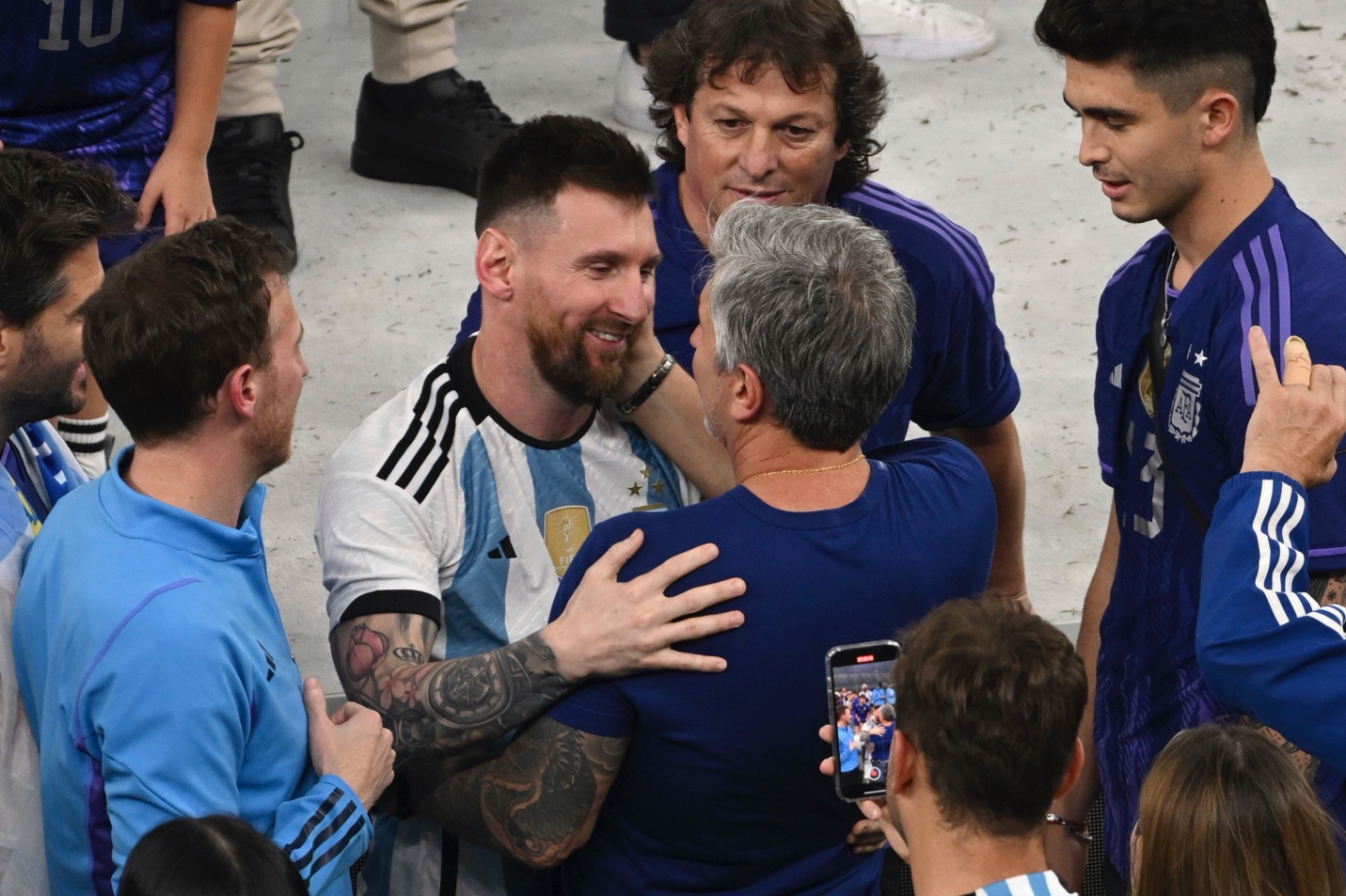 Chúng ta đều ích kỷ khi chỉ muốn Messi cứ chơi bóng mãi 2