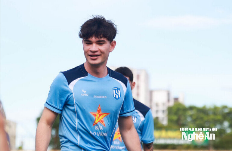 SLNA gia co hang thu bang trung ve Viet kieu y Roberto Cittadini