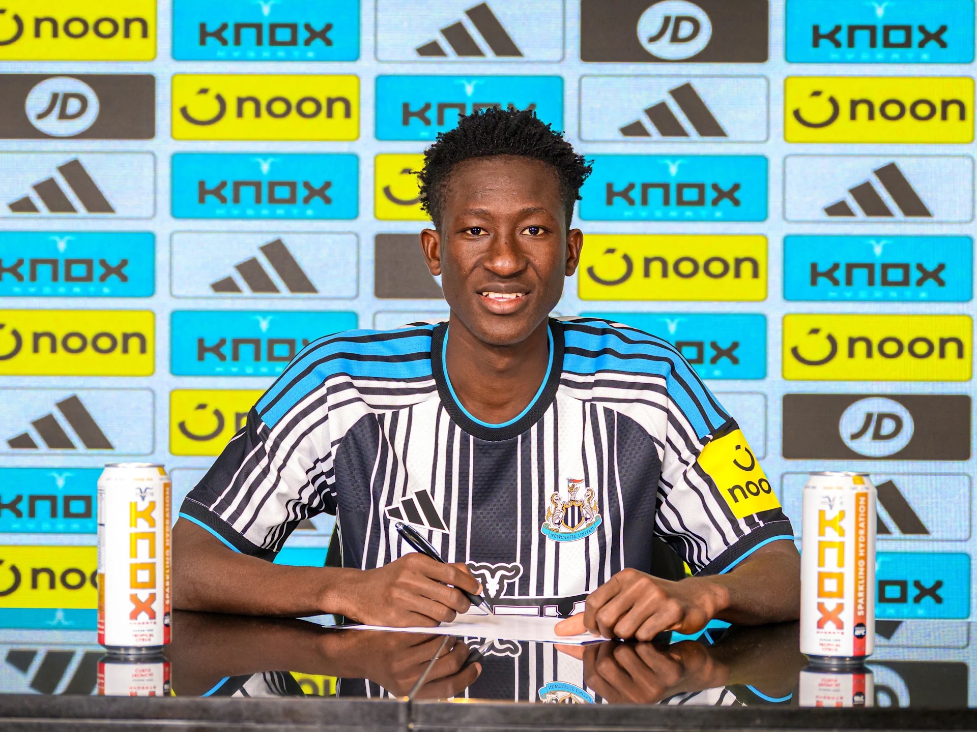 Newcastle chiêu mộ tài năng 18 tuổi Ousmane Diabate Newcastle chieu mo tai nang 18 tuoi Ousmane Diabate