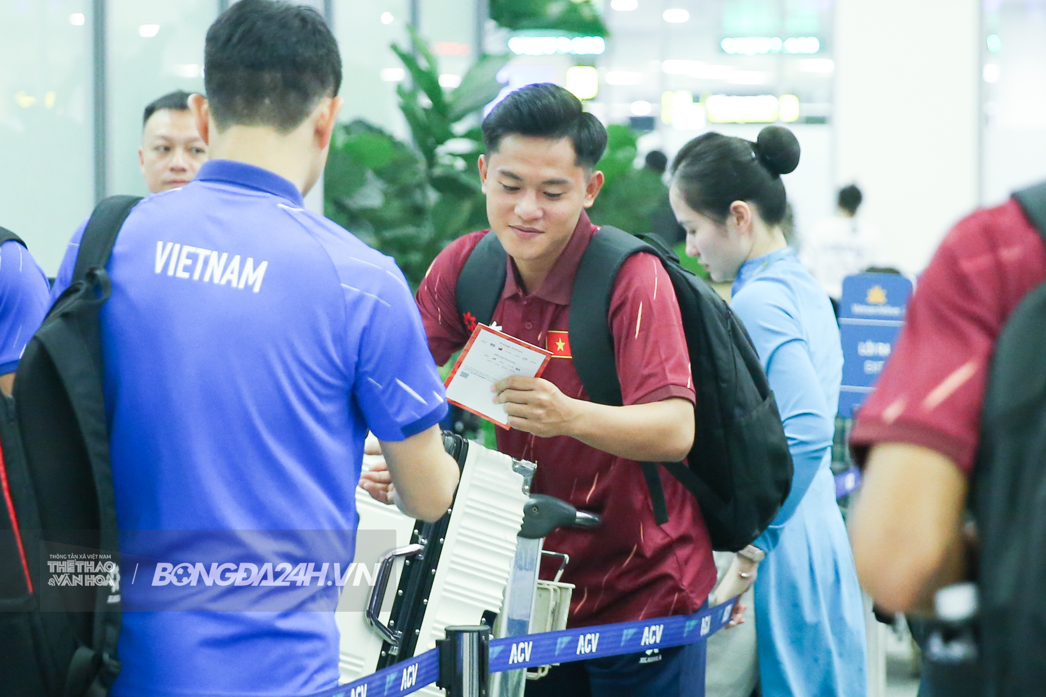 ĐT U23 Việt Nam rạng ngời sang Nhật Bản lúc nửa đêm 6