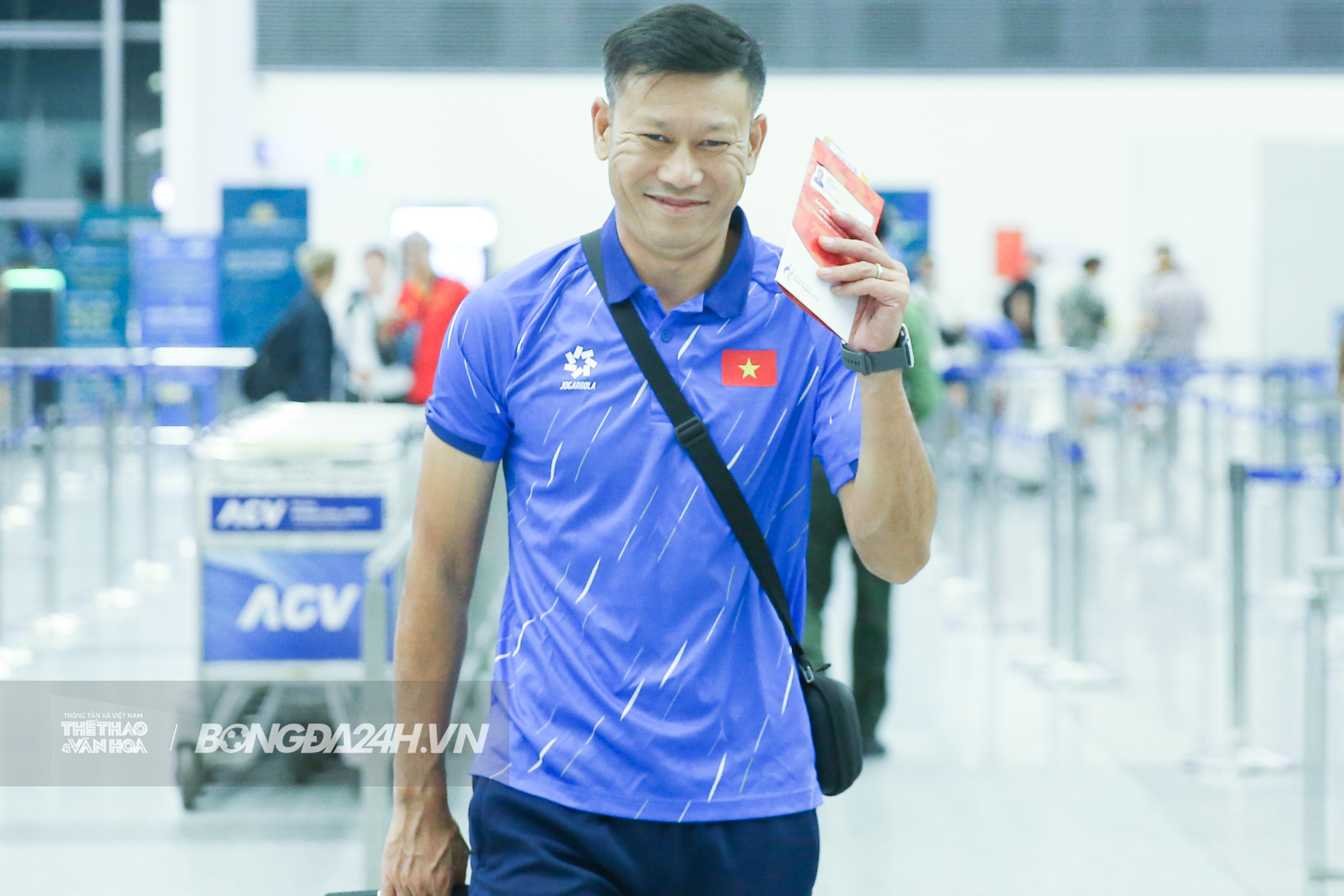 ĐT U23 Việt Nam rạng ngời sang Nhật Bản lúc nửa đêm 9