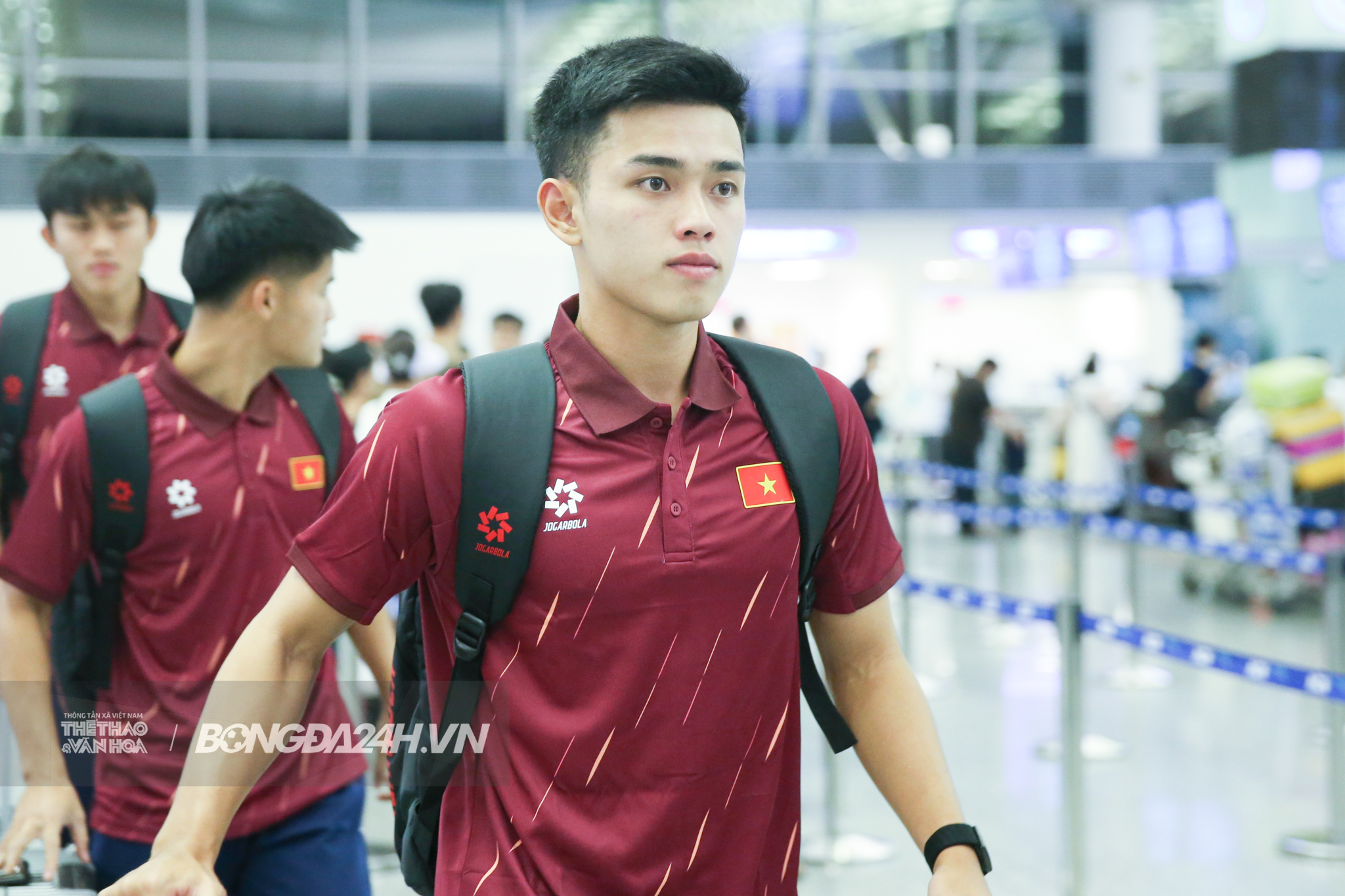 ĐT U23 Việt Nam rạng ngời sang Nhật Bản lúc nửa đêm 10