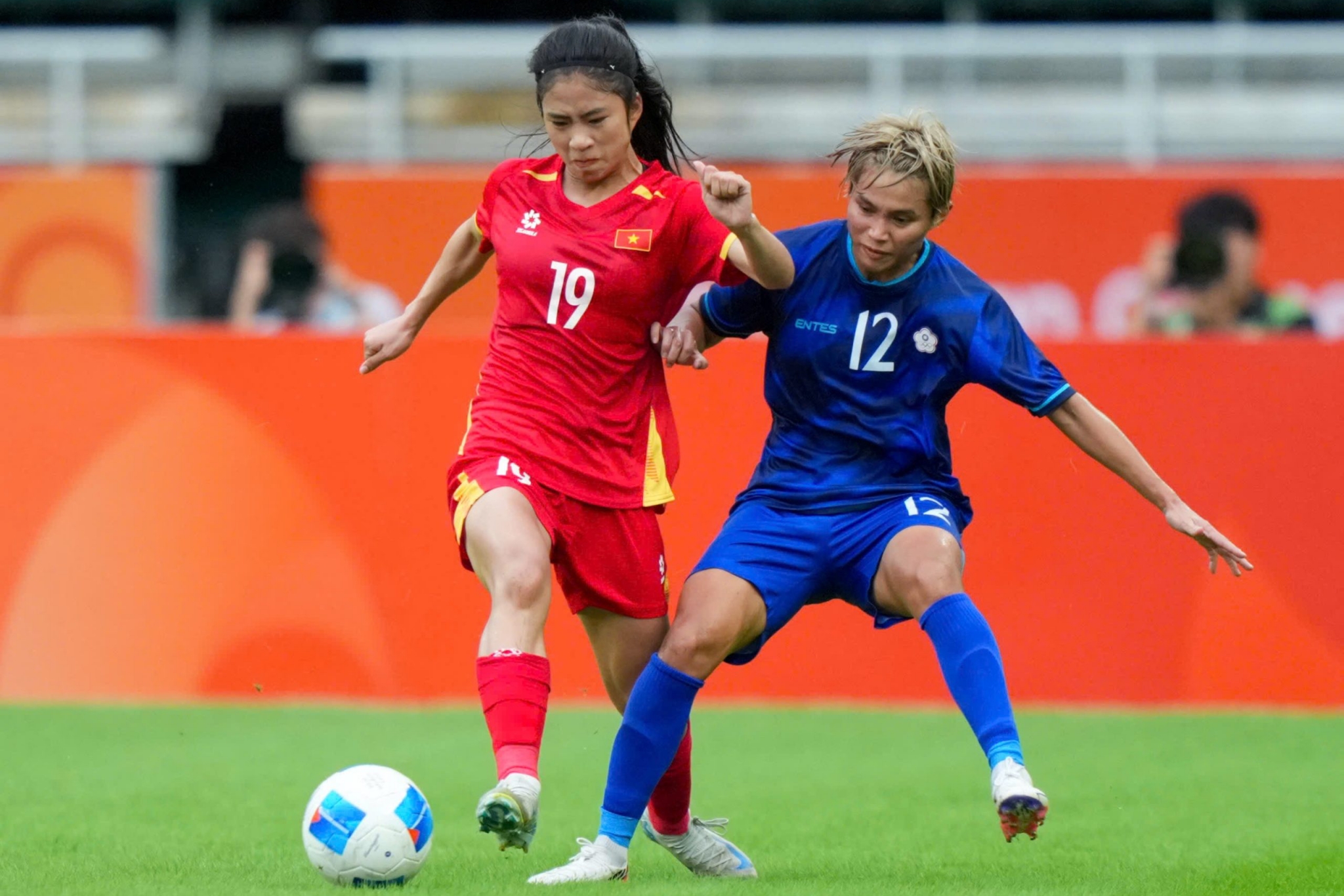 Thanh Nha dT nu Viet Nam vs dai Bac Trung Hoa 14/9