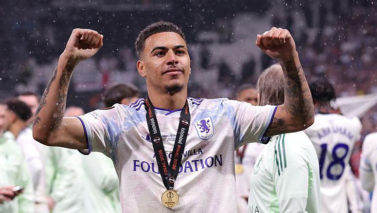 Aston Villa và Tottenham Hai mặt của một đồng xu 1 Aston Villa và Tottenham Hai mặt của một đồng xu 1