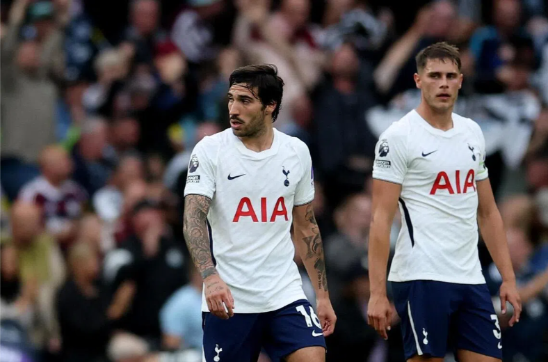 Aston Villa và Tottenham Hai mặt của một đồng xu 3 Aston Villa và Tottenham Hai mặt của một đồng xu 3