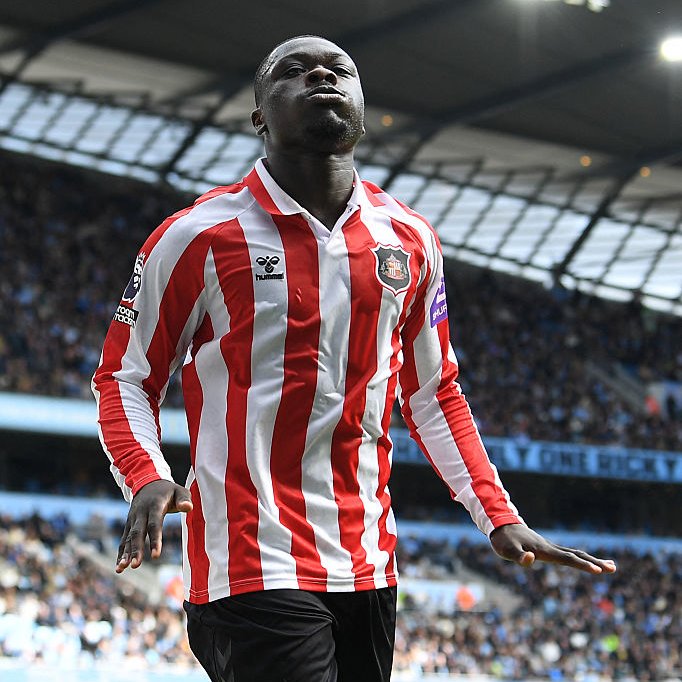 Brian Brobbey hoan tat cu hat-trick.