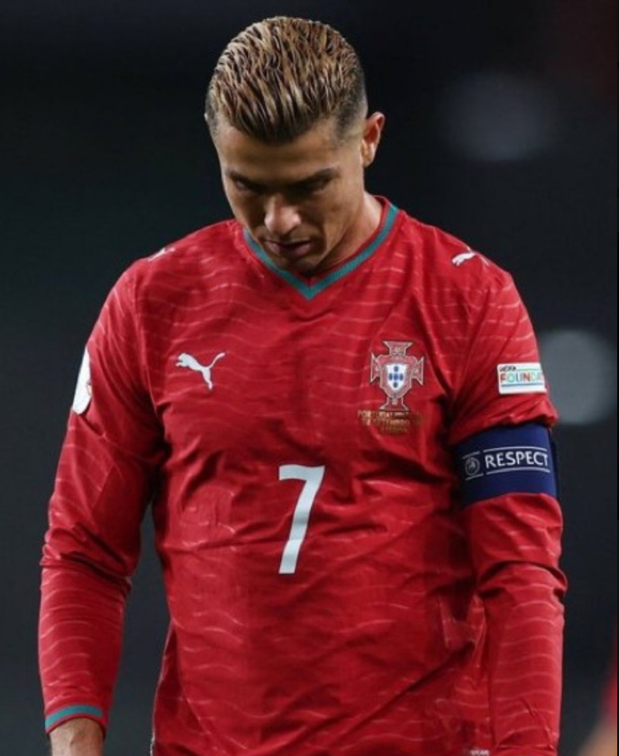 Cristiano Ronaldo thất vọng khi bàn thắng bị từ chối 3 Cristiano Ronaldo thất vọng khi bàn thắng bị từ chối 3