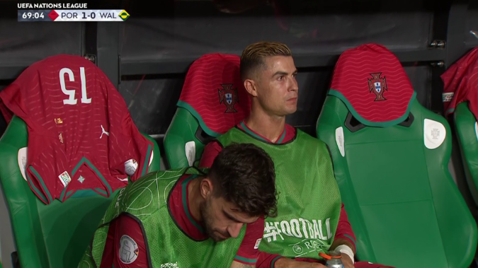 Cristiano Ronaldo thất vọng khi bàn thắng bị từ chối 4 Cristiano Ronaldo thất vọng khi bàn thắng bị từ chối 4