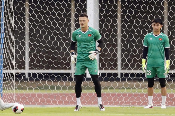 Lê Giang Patrik vs ĐT Việt Nam Le Giang Patrik vs dT Viet Nam