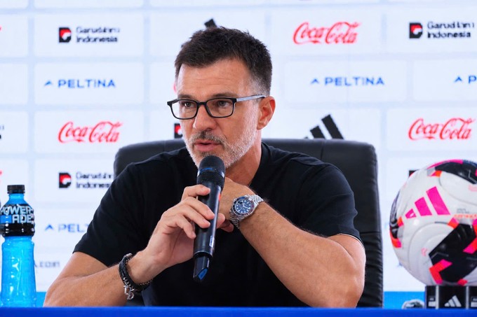HLV Anthony Hudson cung cac tuyen thu Thai Lan quyet tam gianh chuc vo dich FIFA ASEAN Cup 2026