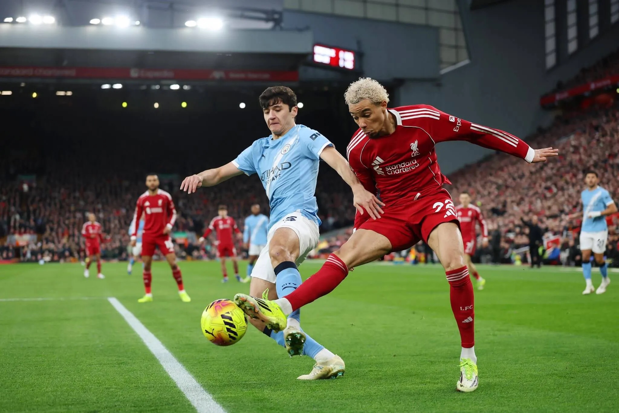 Hỏi đáp cùng nhà báo David Ornstein Liệu các cầu thủ có tìm cách rời xa Man City 2 Hỏi đáp cùng nhà báo David Ornstein Liệu các cầu thủ có tìm cách rời xa Man City 2